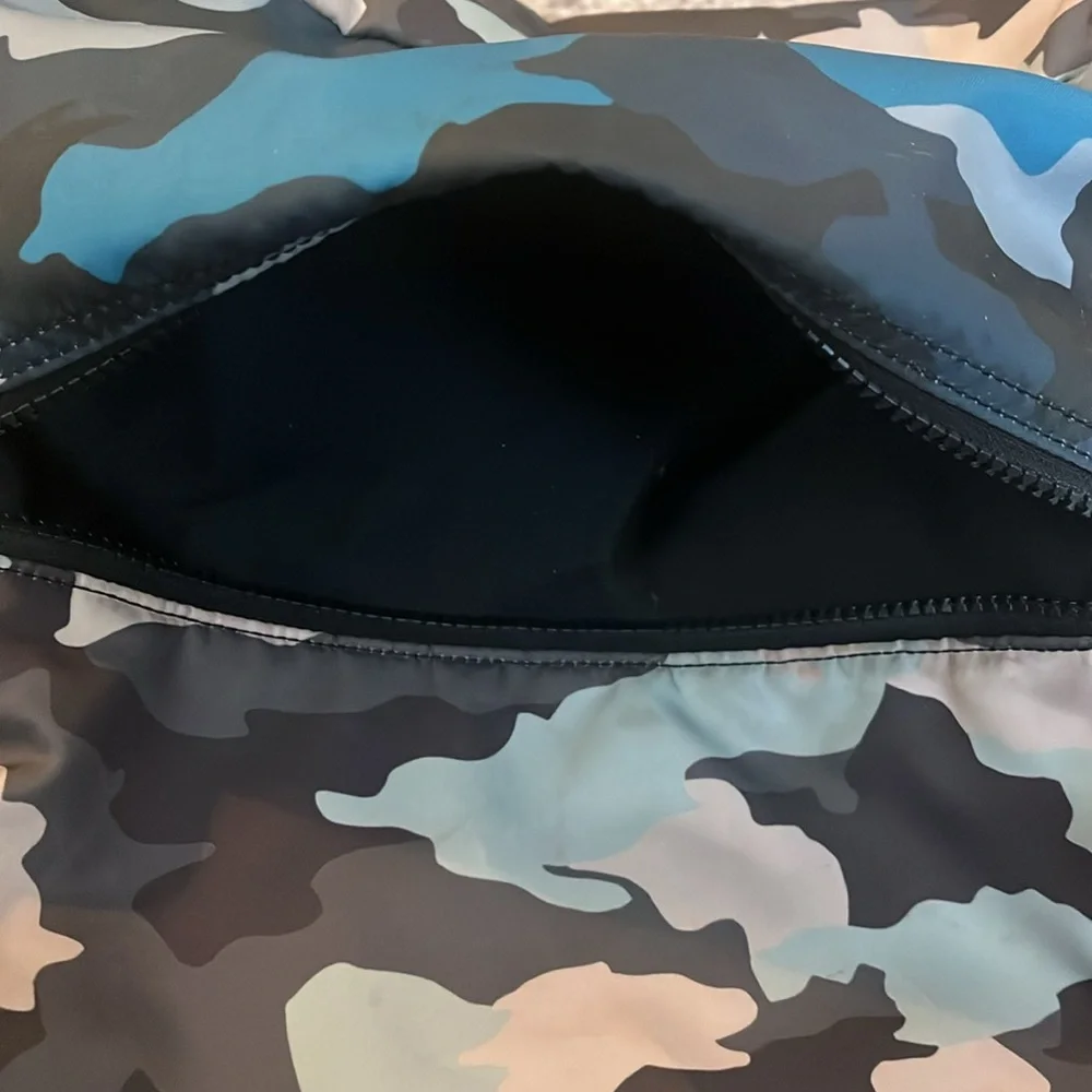 Lululemon Pink Camo Everyday Backpack - Picture 4 of 6